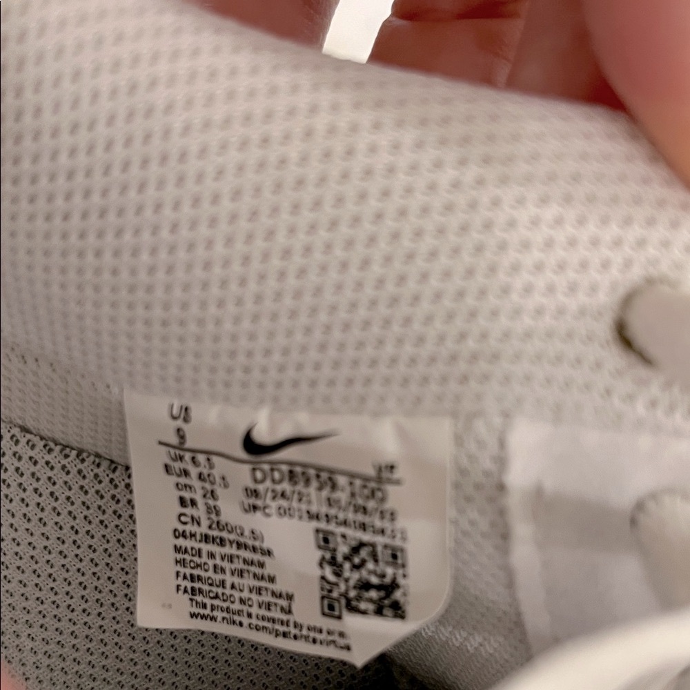 Nike Women’s Air Force 1 White Sneakers Size 9 Almost New - Picture 8 of 8